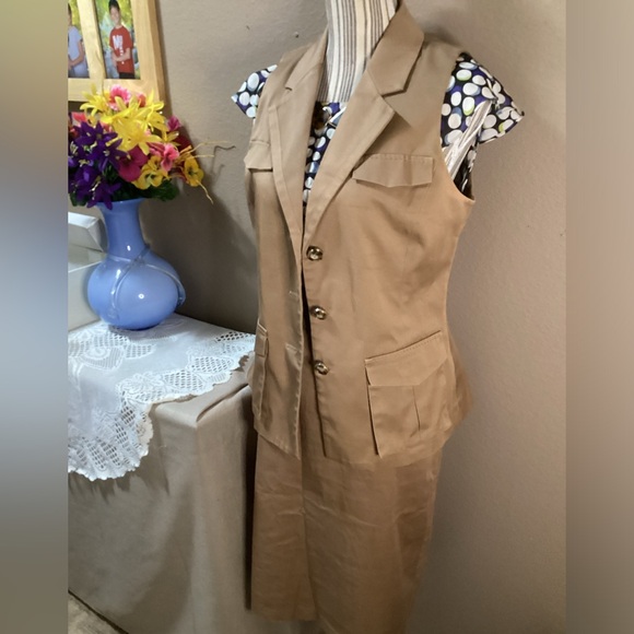 NYC 2 Pieces TAN SUIT VEST AND SKIRT - Picture 2 of 16